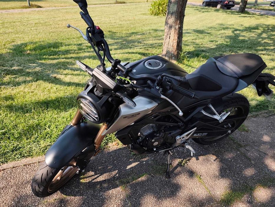 Honda CB125R como nova