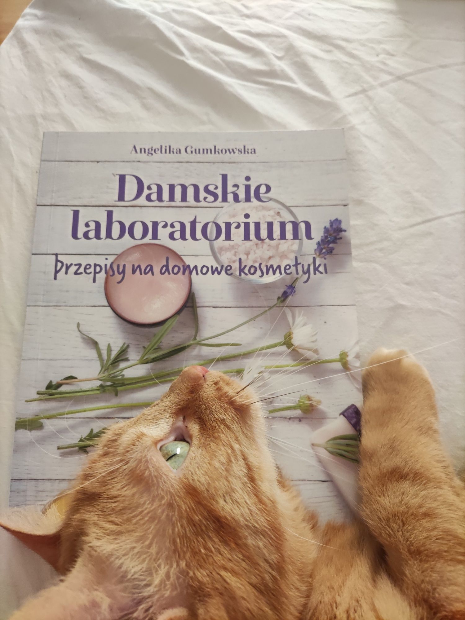 Damskie laboratorium - sprzedaje tylko książkę ;)