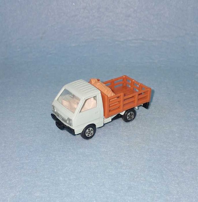 Miniatura antiga Tomica Suzuki Carry