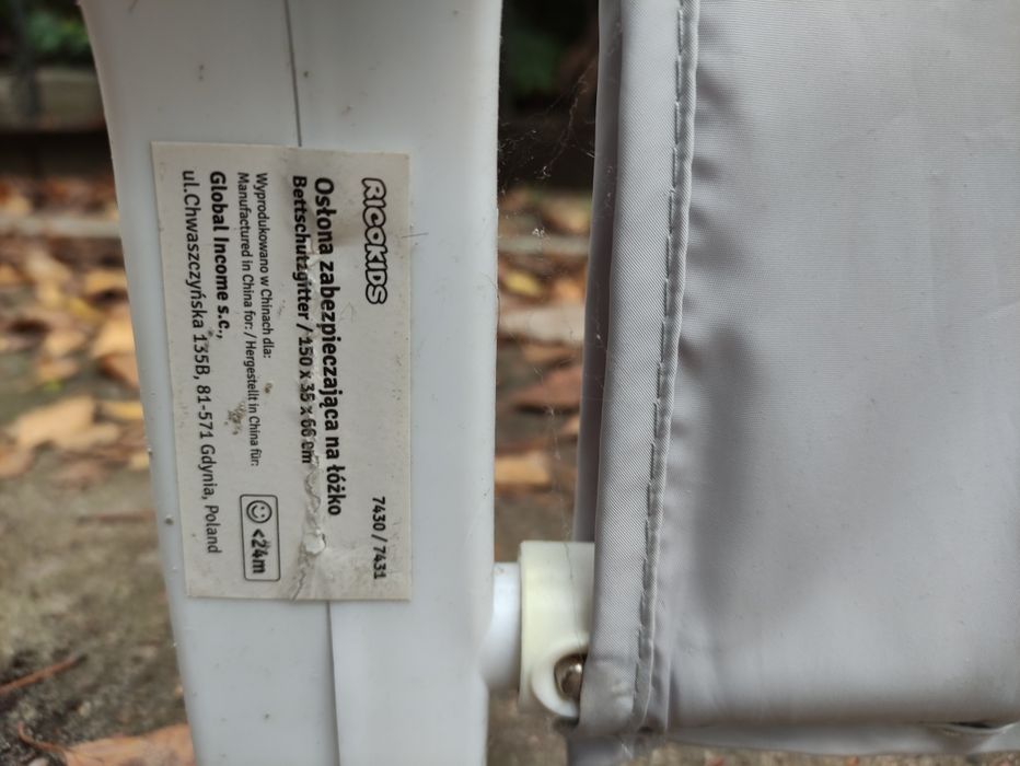 Osłona, barierka zabezpieczająca na łóżko dla dziecka