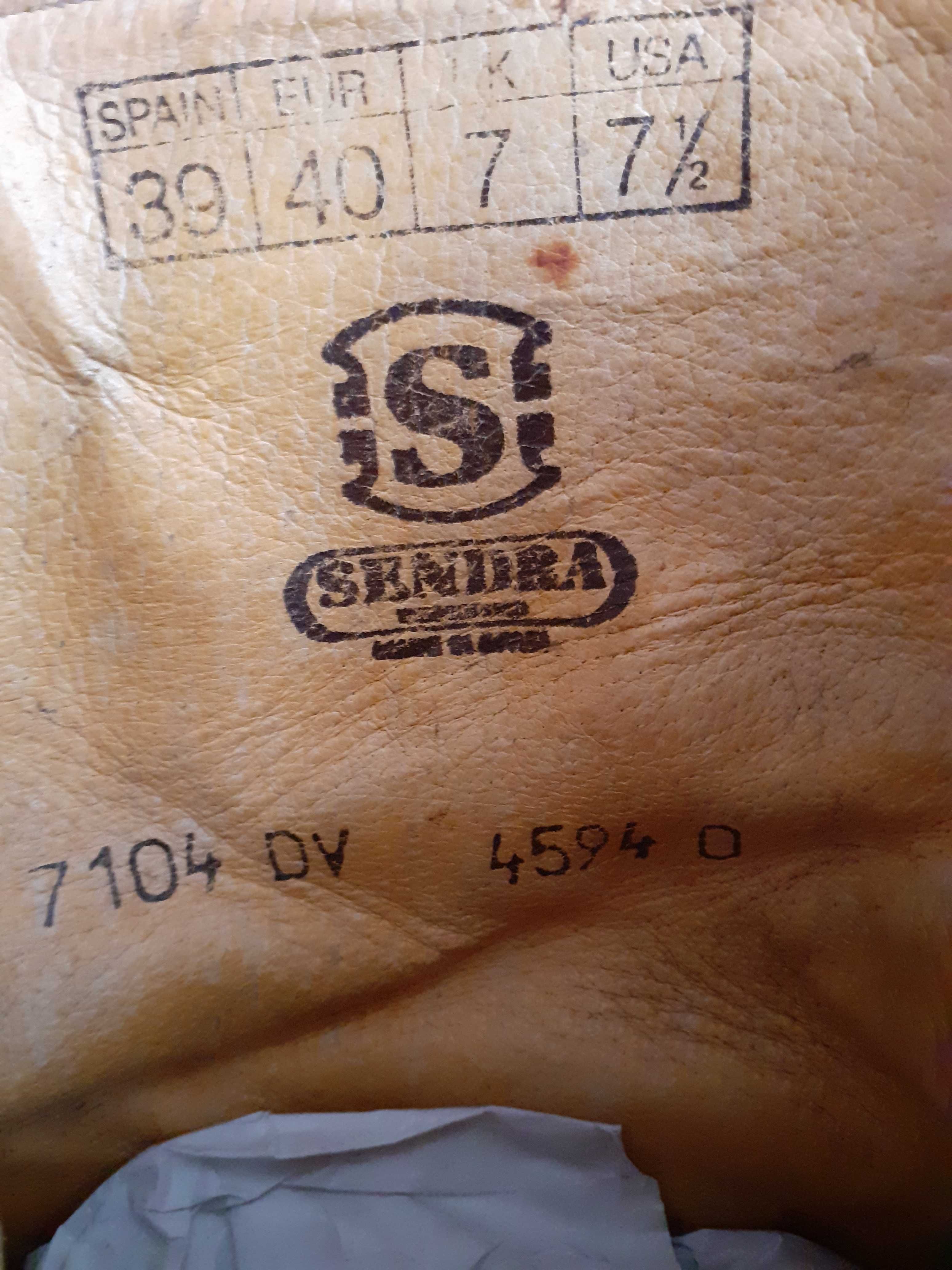 Botas em Pele Marca " SENDRA"