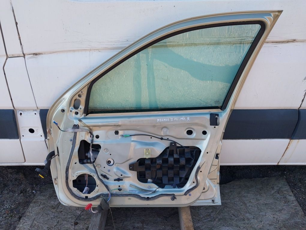 KOMPLETNE Drzwi przód przednie PRAWE Renault Megane I FL 2001 rok