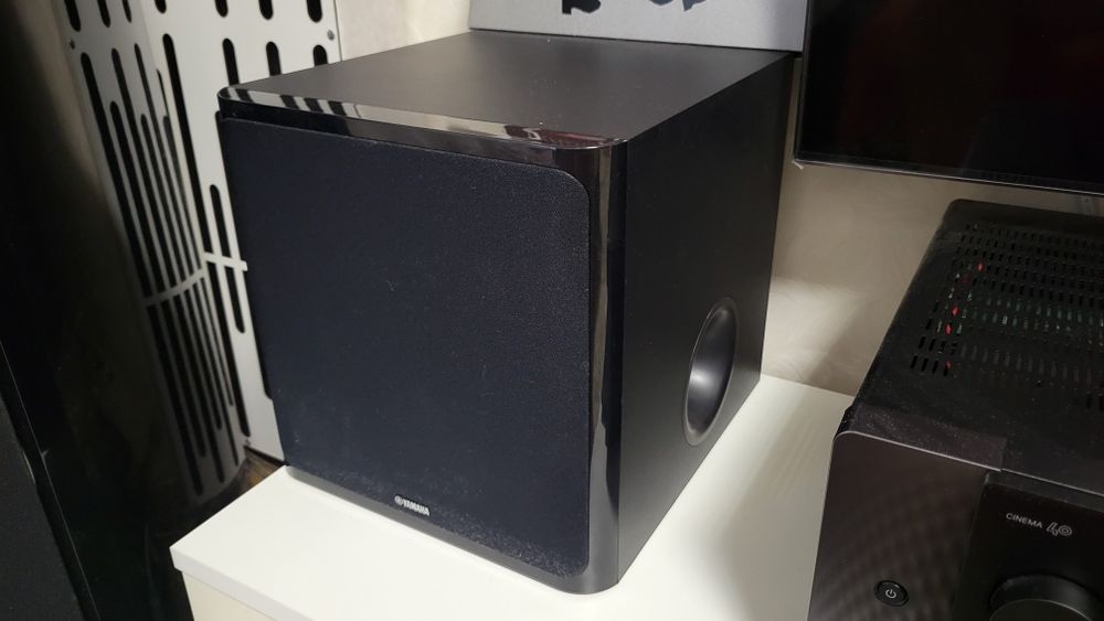 Сабвуфер Yamaha NS-SWP40  100w колонка