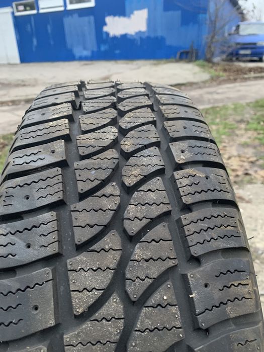 Продам резину на диске на Volkswagen Transporter T5