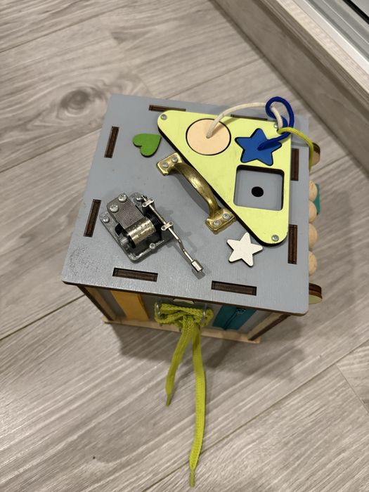 Бізі куб середній