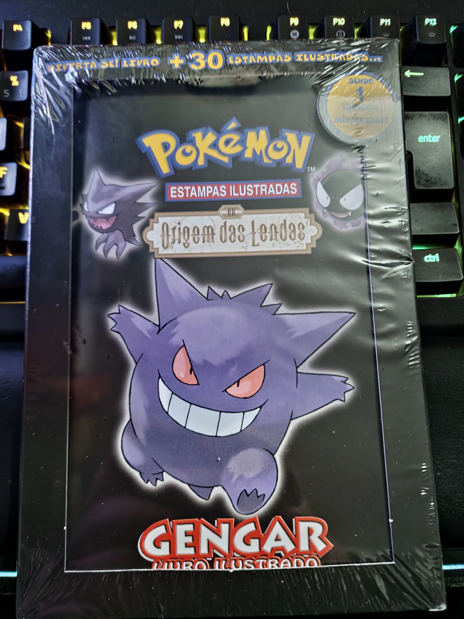 Pokémon Origem das Lendas Gengar. Livro +  baralho de cartas