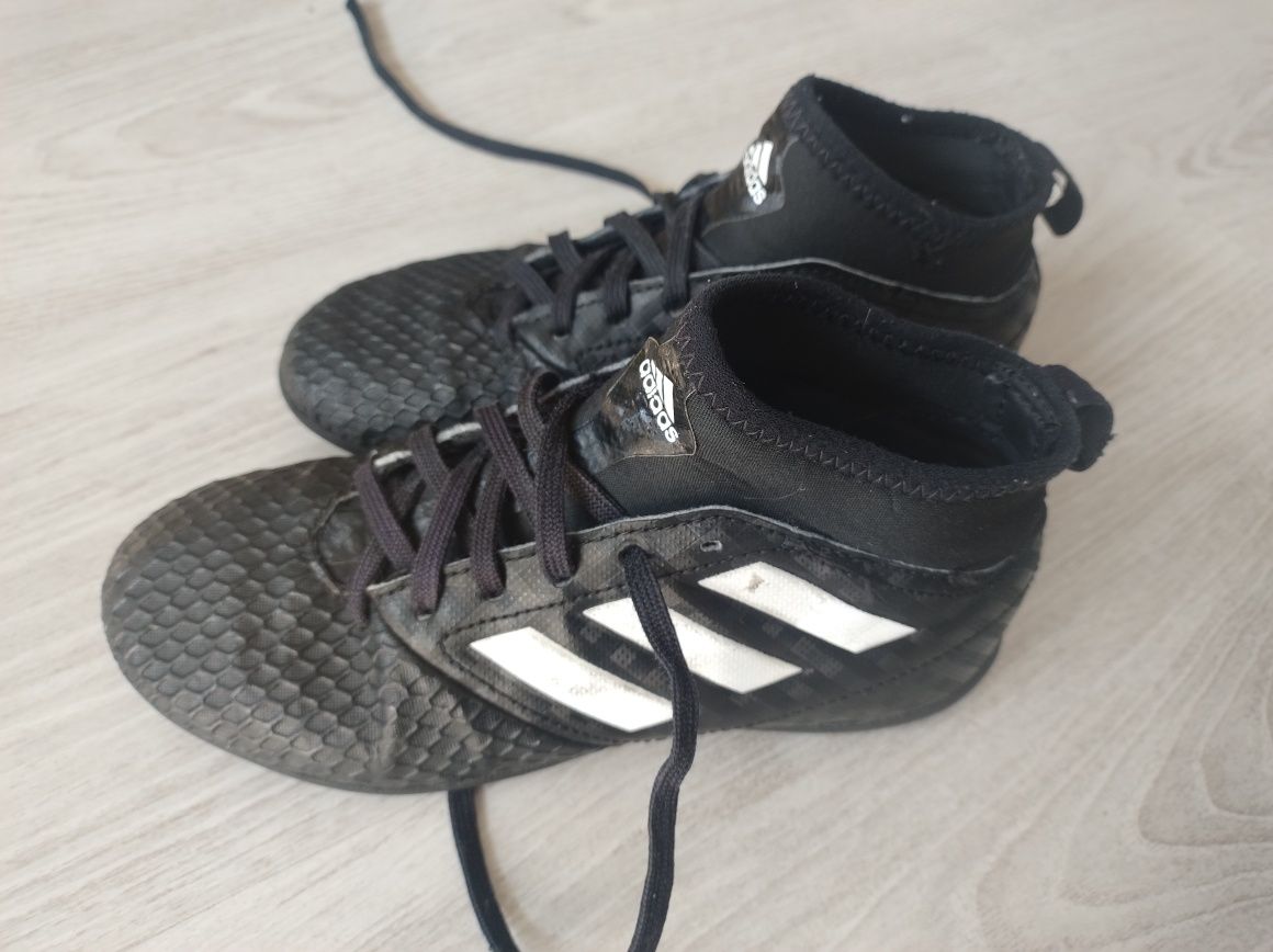 Turfy Adidas r.33