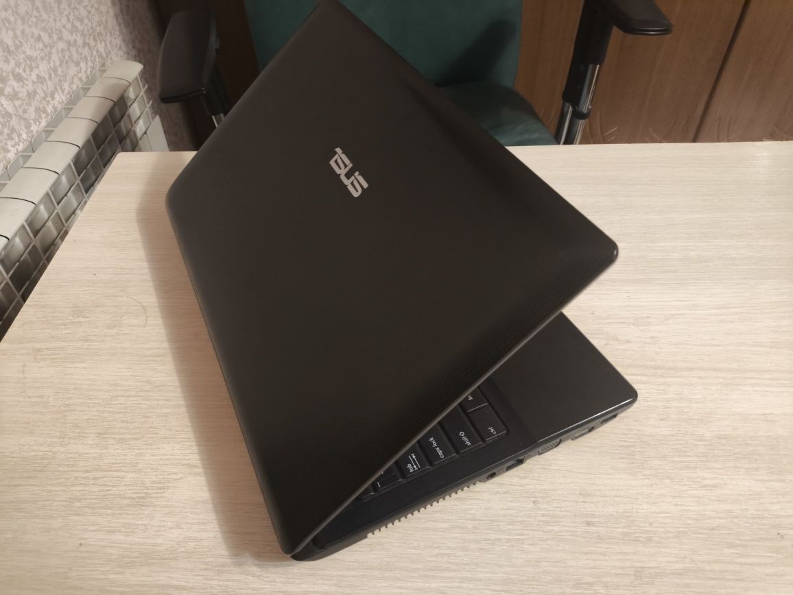 Швидкий ноутбук Asus 15,6" LED, Intel Core i3, 10GB DDR3 ОЗУ, 500GB