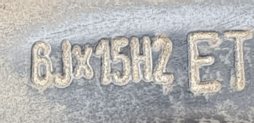 Cztery felgi z oponami 6jx15H2 ET49