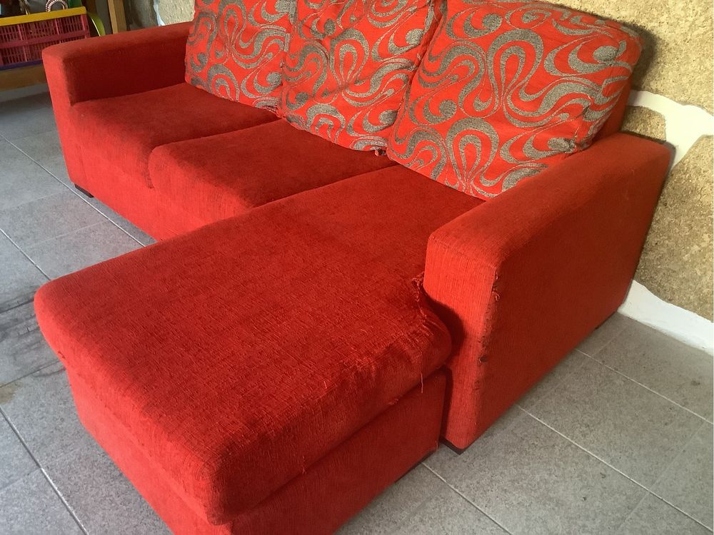 Sofá com chaise longue.