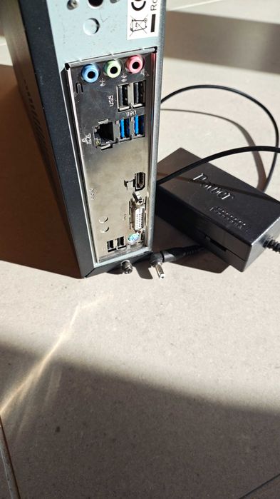 Niesprawny komputer m-itx. h110, i3 6100, 8GB ram.