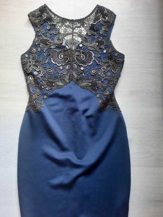 Zjawiskowa koronkowa sukienka Avon rozmiar M