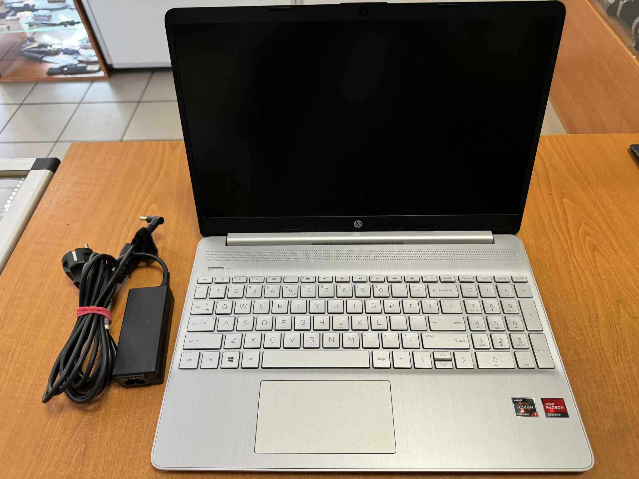 Laptop HP 15s-eq2401nw 15,6 "