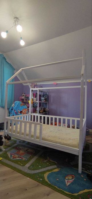 Дитяче ліжечко будиночок