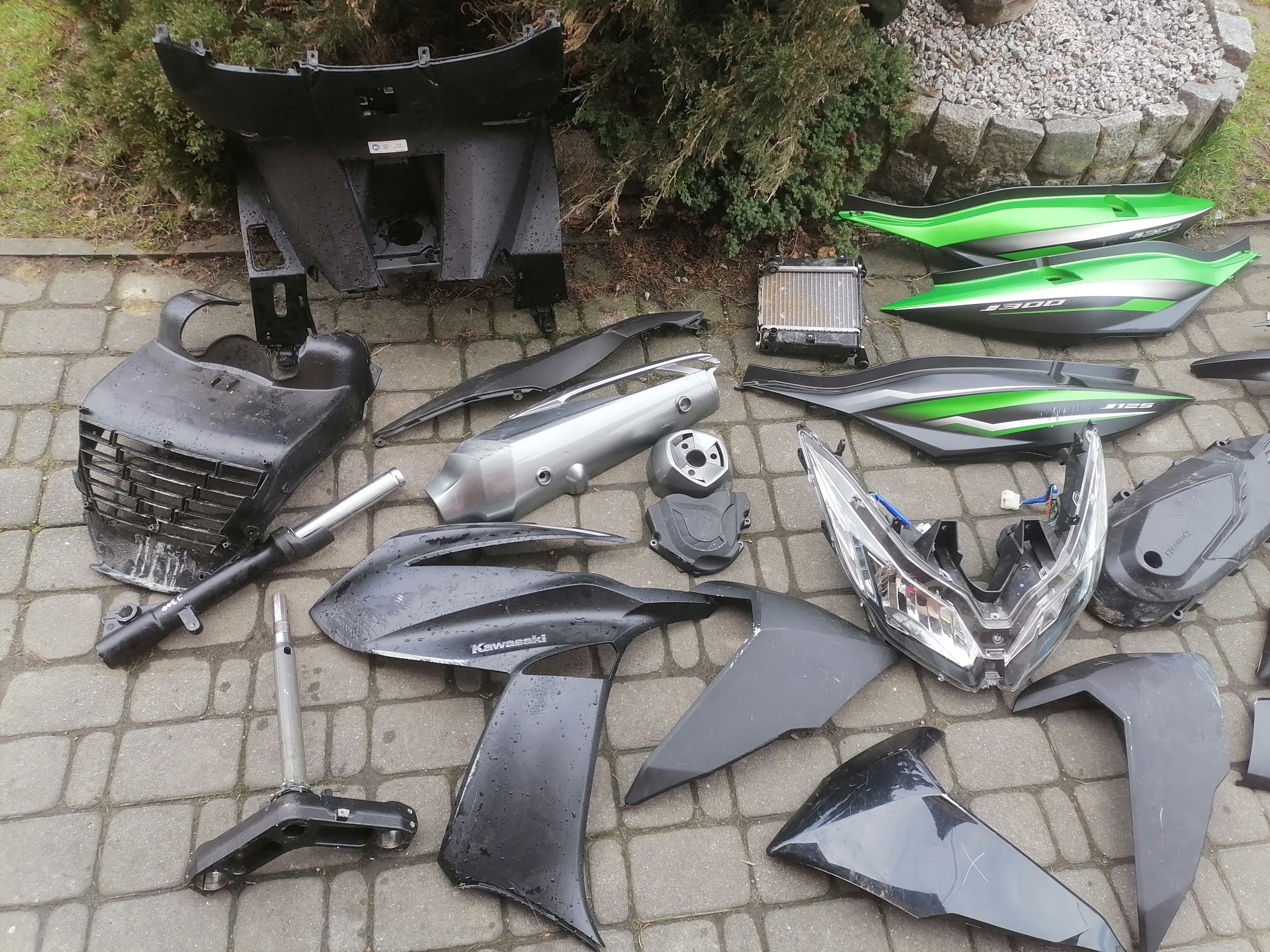Kawasaki er6f er6 f J300 J125 owiewka  plastik reflektor półka lagi og
