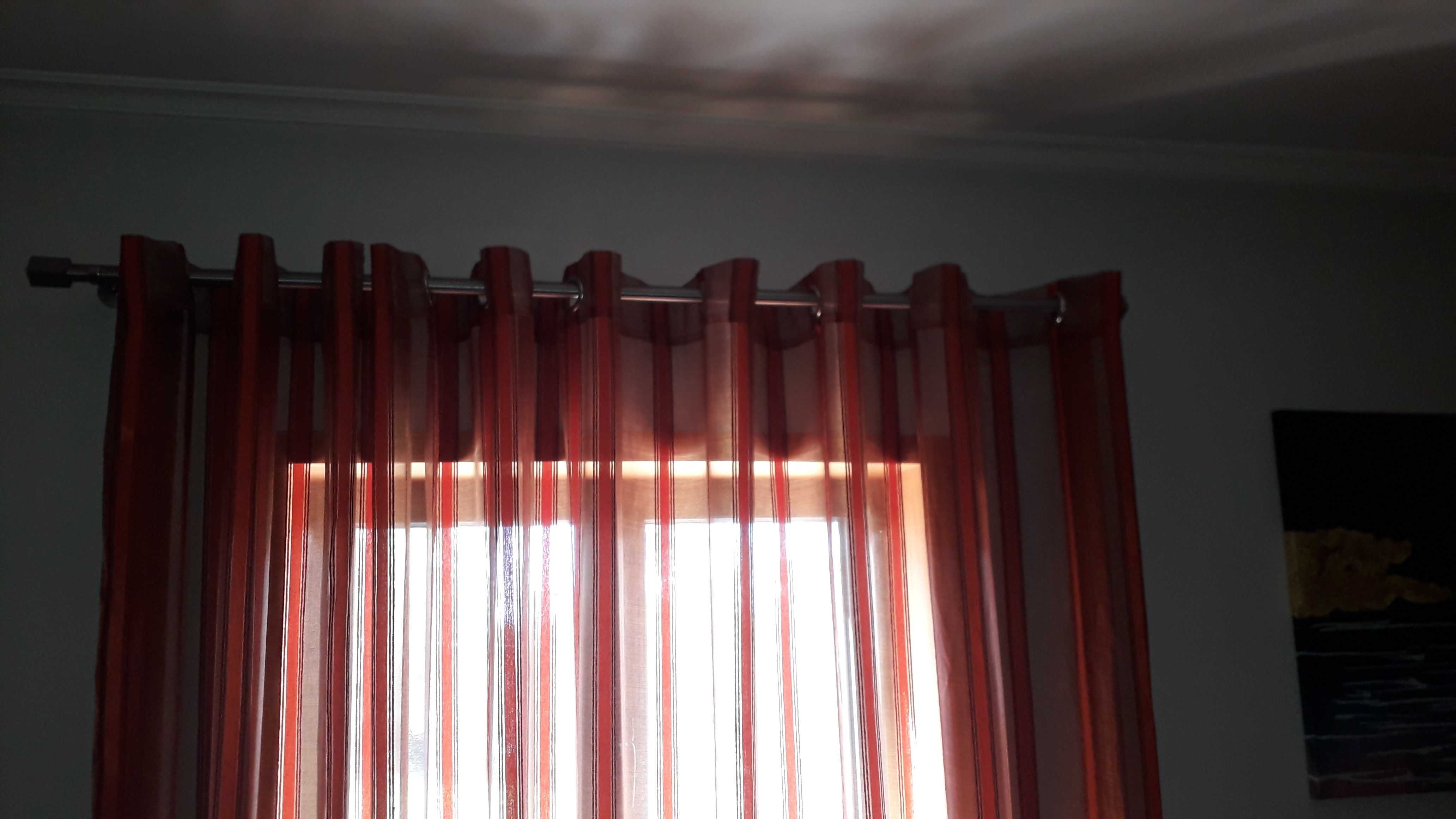 Cortinados em organza com varoes inox