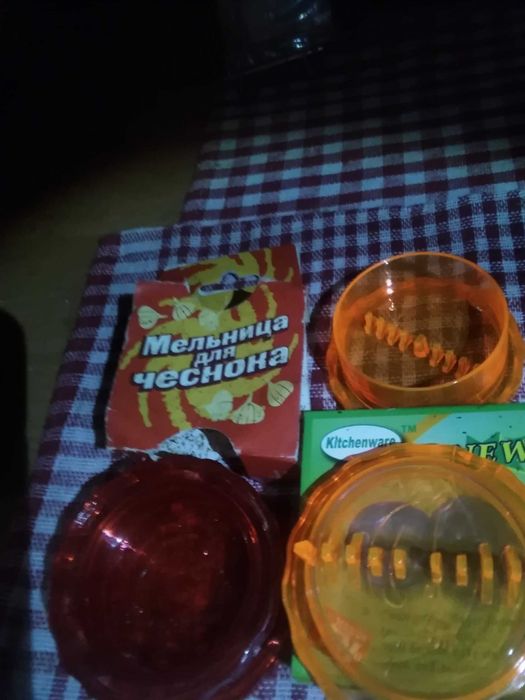 БЛЕНДЕР ( измельчитель продуктов) и другие мелочи нужные  для кухни