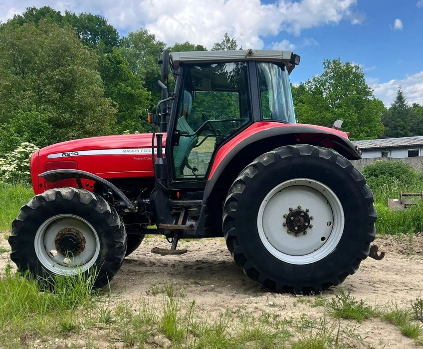 Massey Ferguson 8210