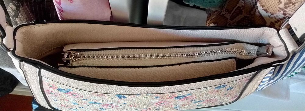 Carteira Nova com flores