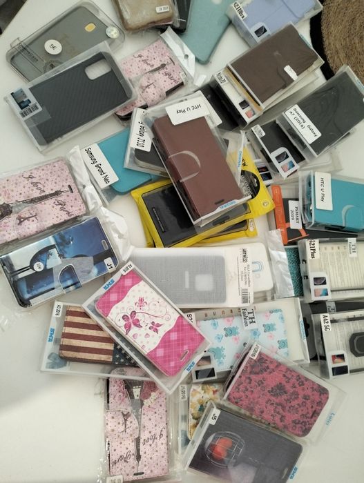 Całość 106 sztuk Etui
