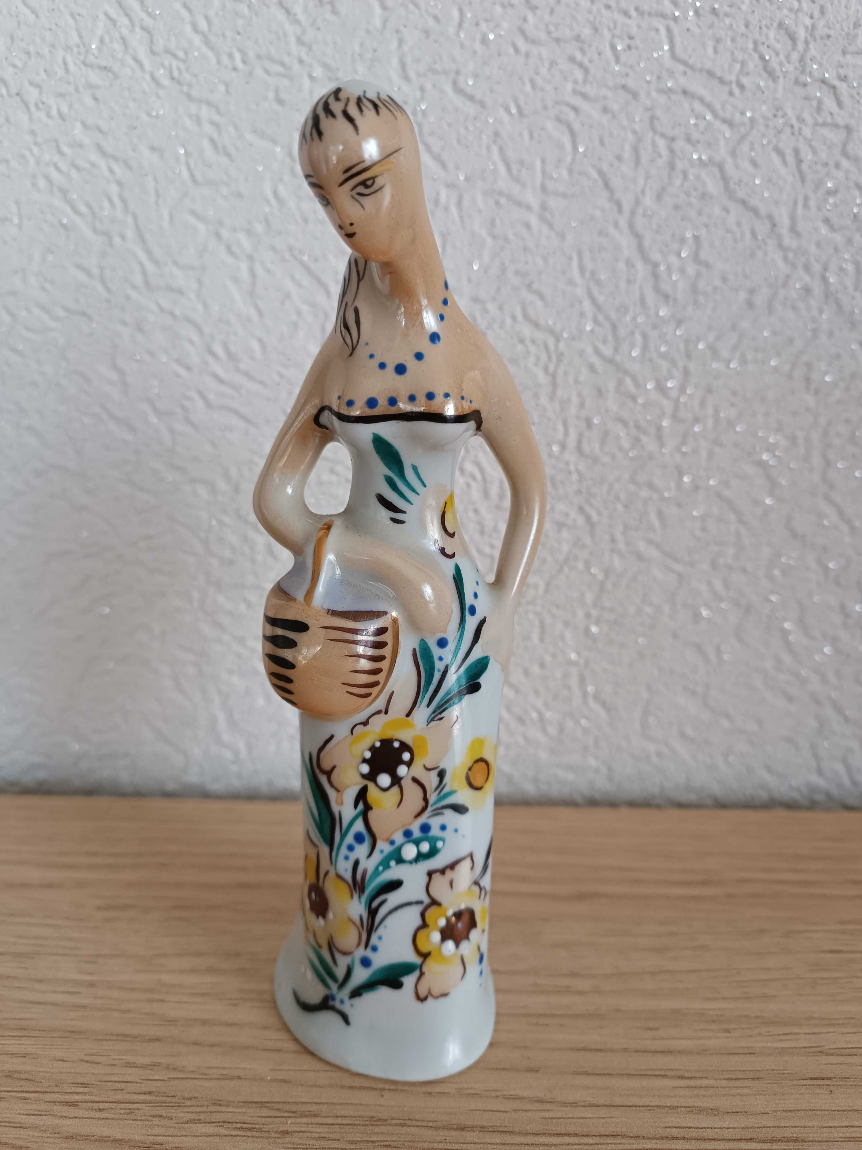 GRZYBIARKA Figurka porcelanowa " Dama z koszem"