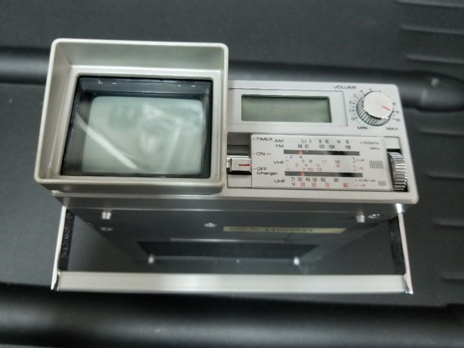 Sanyo TPM2170 televisão, relógio e rádio vintage