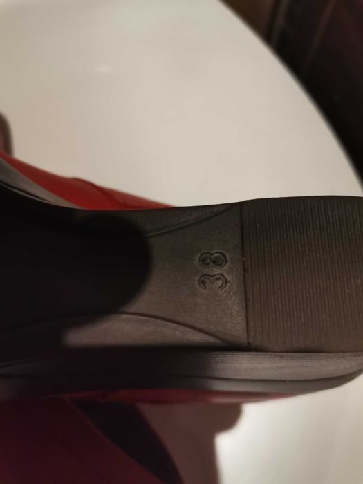 Buty czerwone na koturnie