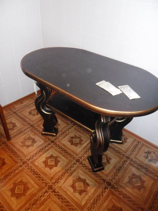 Столи  з дерева за Вашим замовленням.