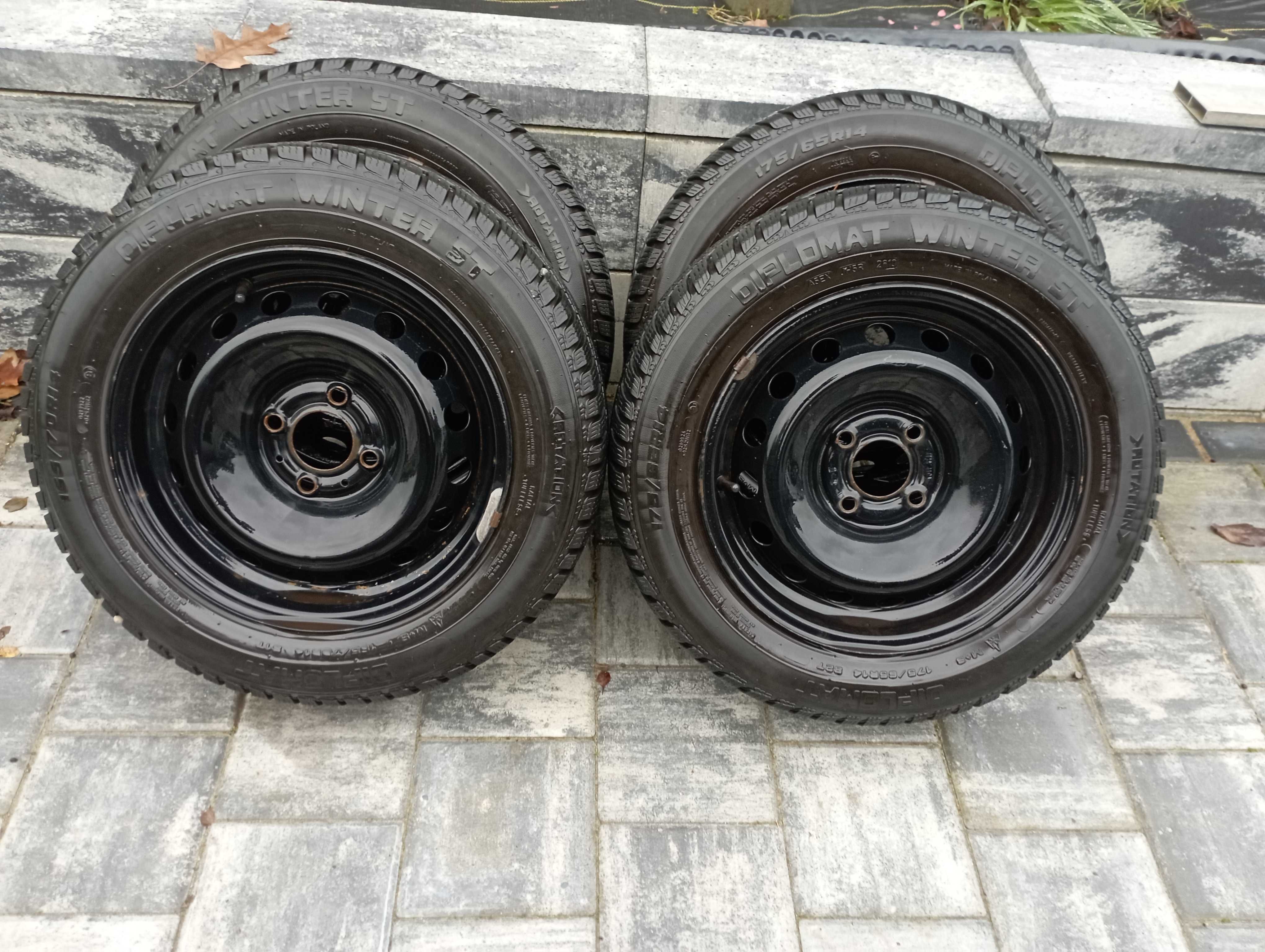 Felgi stalowe z oponami zimowymi 4x100 Renault VW i inne
