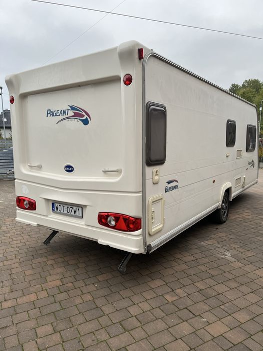 Bailey Pageant Burgundy seria 6
