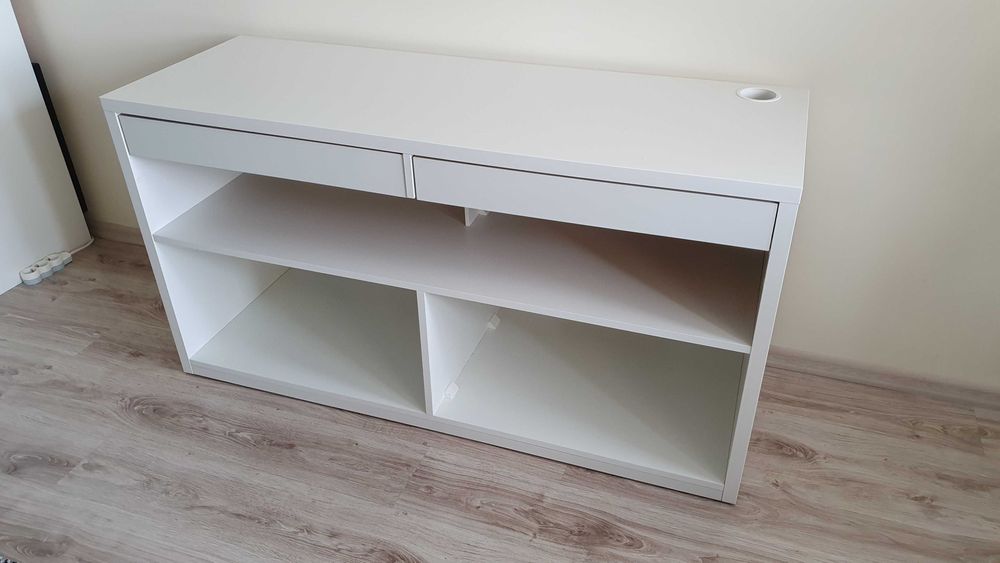 Sprzedam białą szafkę RTV i audio.