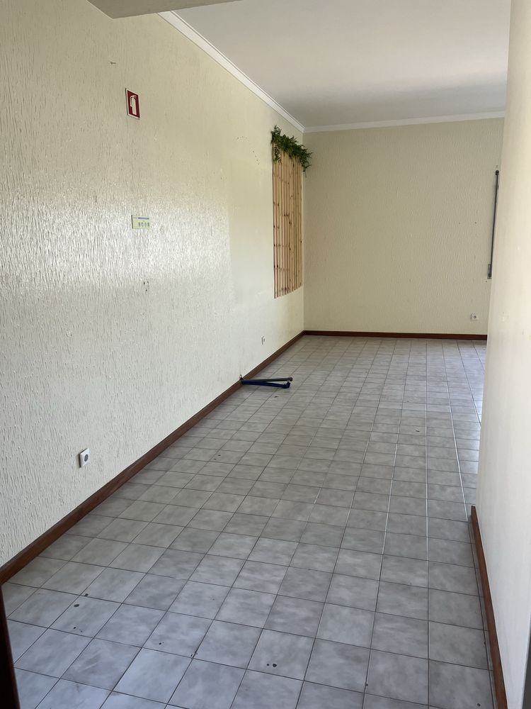 Arrendo loja em Cucujães