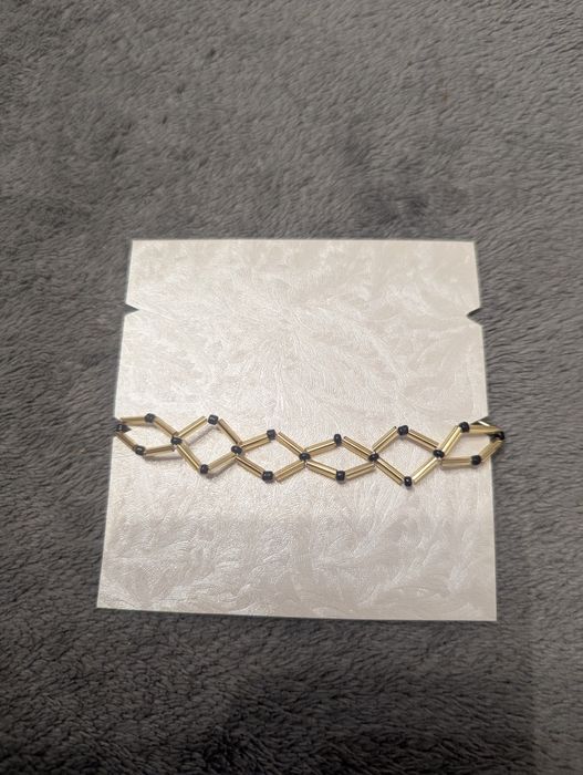 Bransoletka na gumce z zapięciem