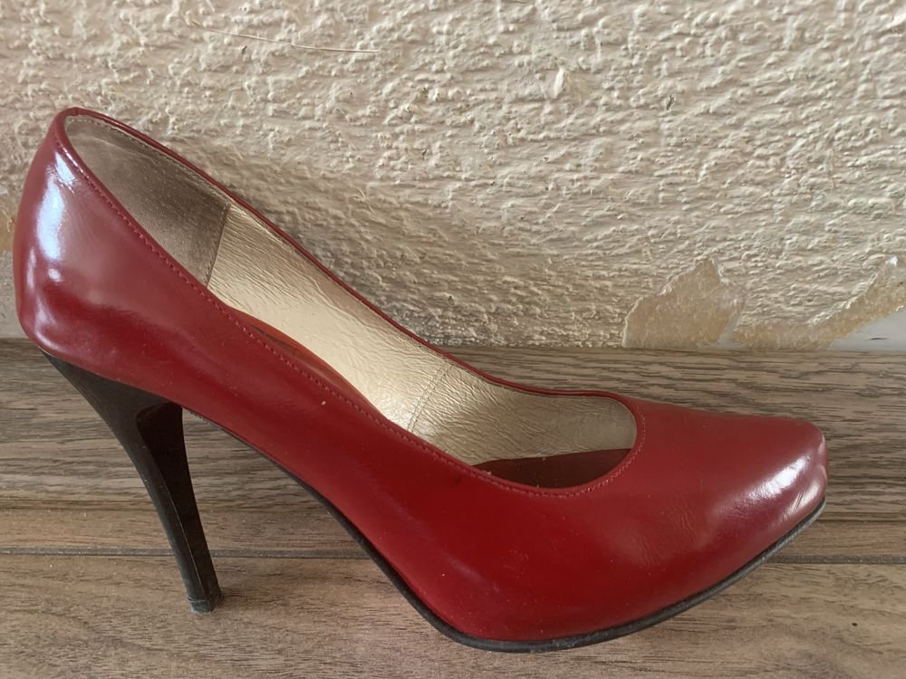 Na sprzedaż buty damskie czerwone szpilki