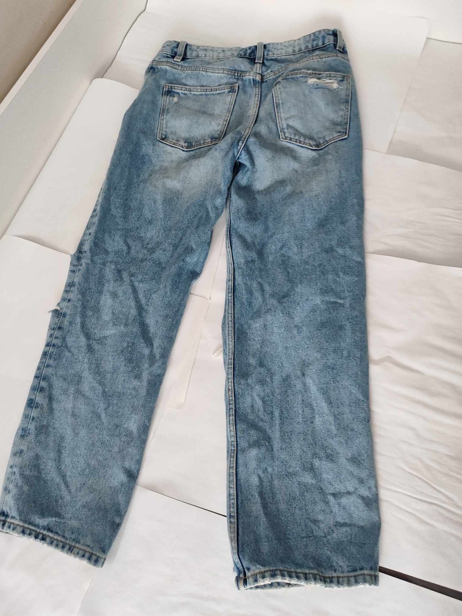 Spodnie jeansowe damskie z dziurami