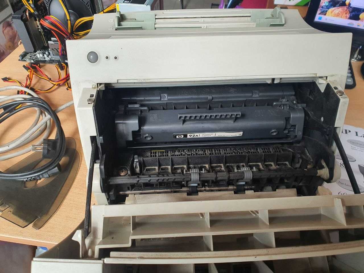 Принтер лазерный ч/б HP Laserjat 1100 в отличном состоянии. Заправлен.