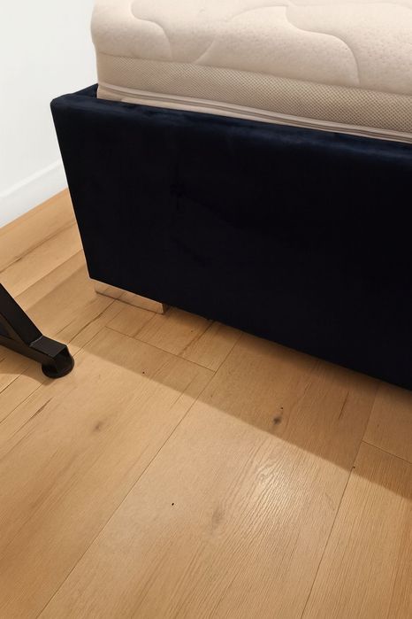 Łóżko tapicerowane welur granat