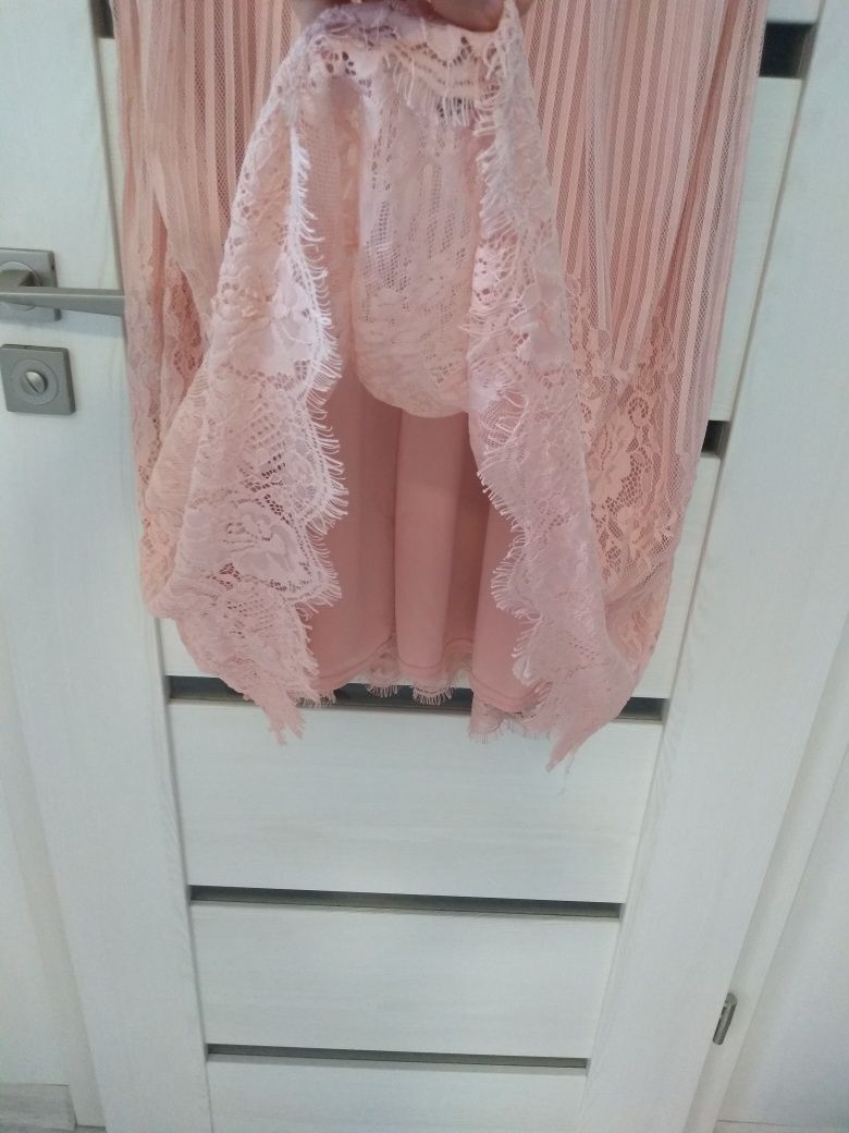 Długa sukienka z koronką kolor różowy łososiowy C&A