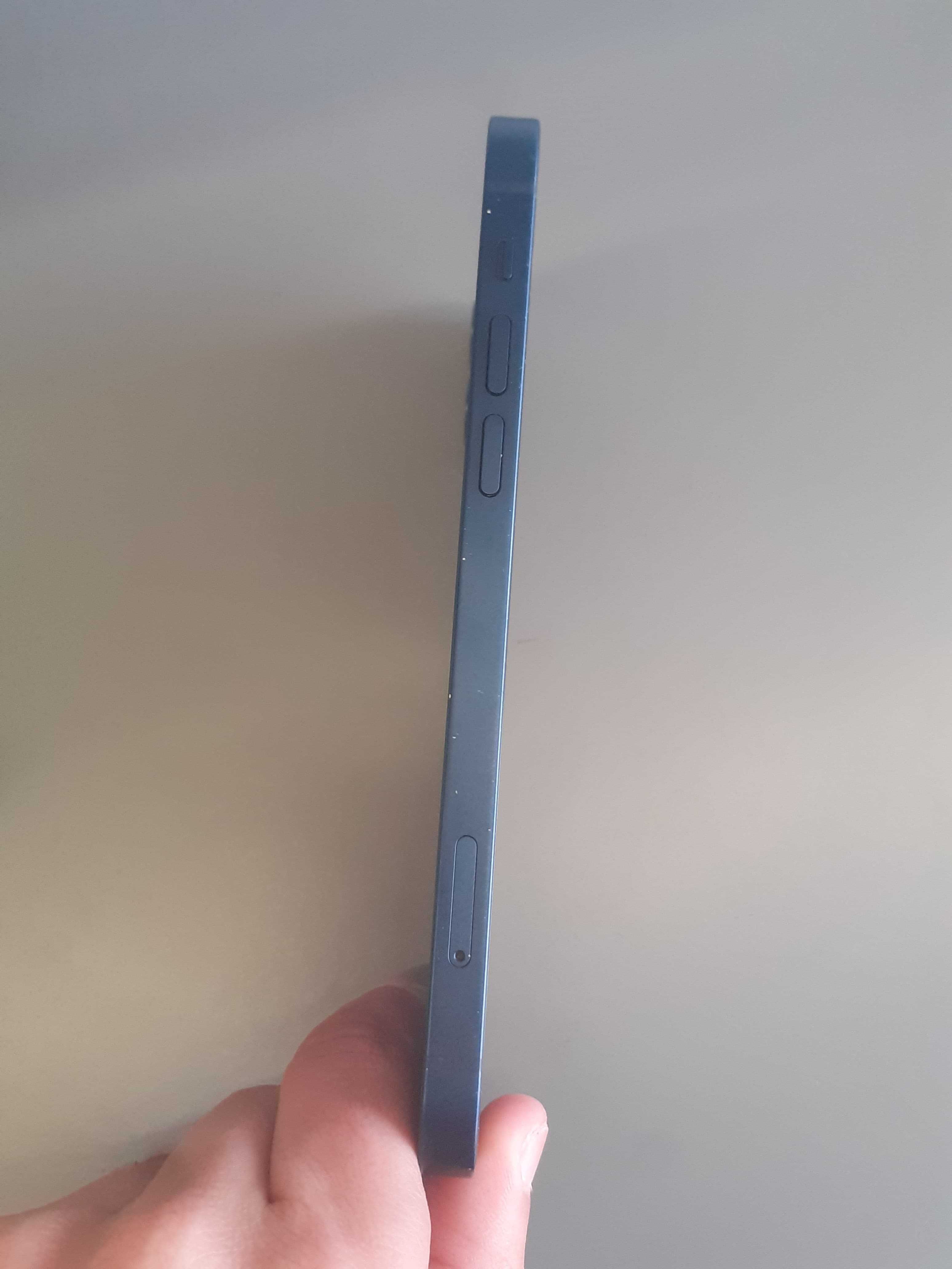 // Iphone 12 128GB