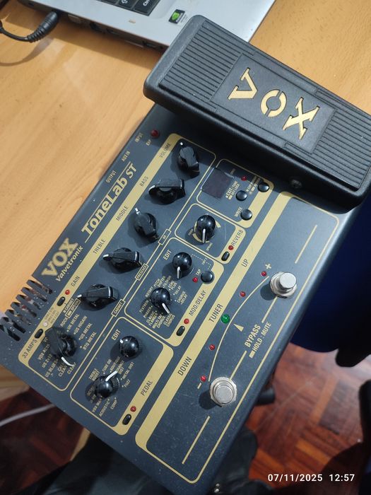 Pedaleira VOZ volvertronix