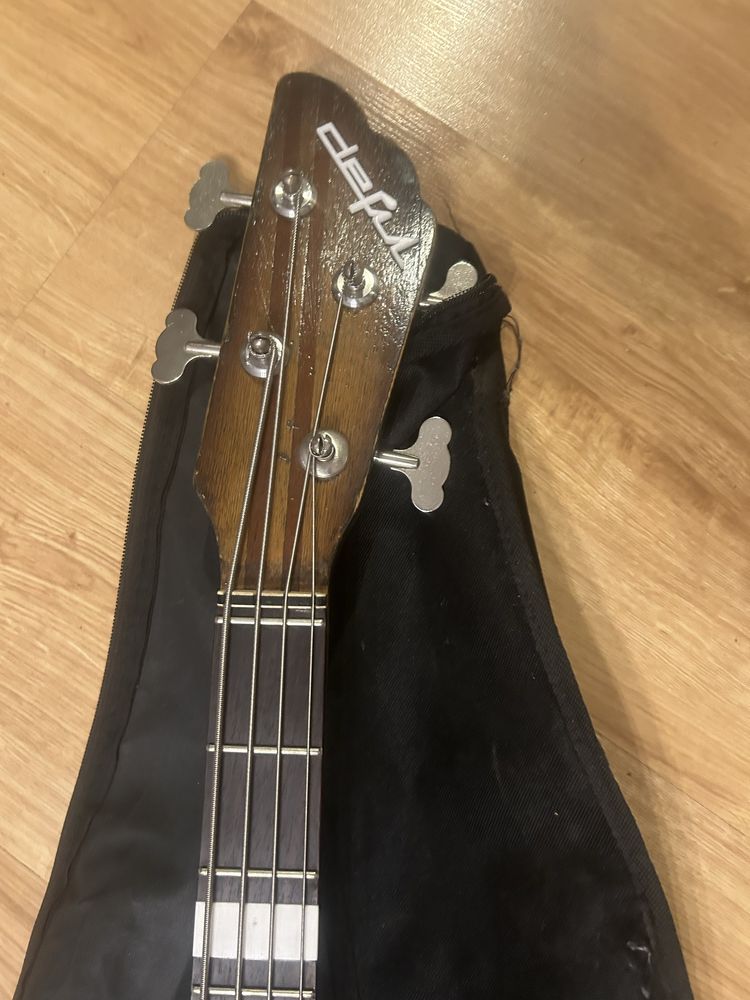 Gitara bas Defil Baston