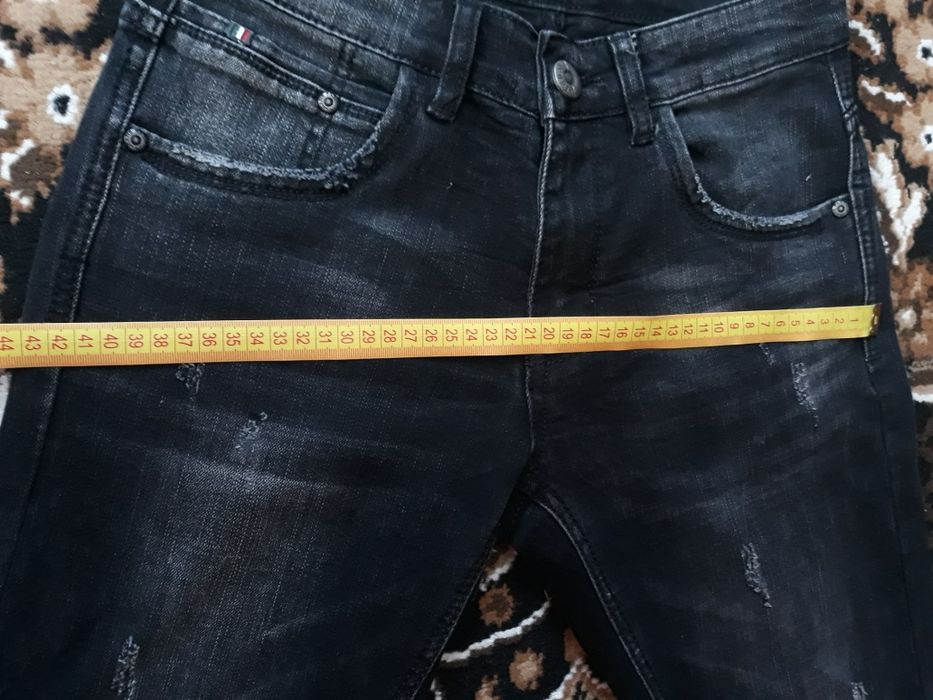 Нові джинси чорного кольору