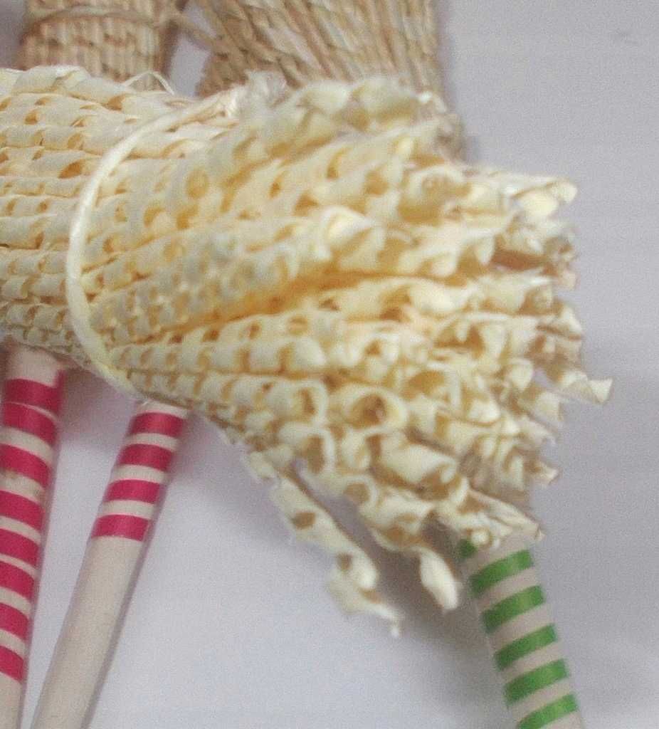 Kropidło drewniane wiórkowe do wody święconej 20 cm