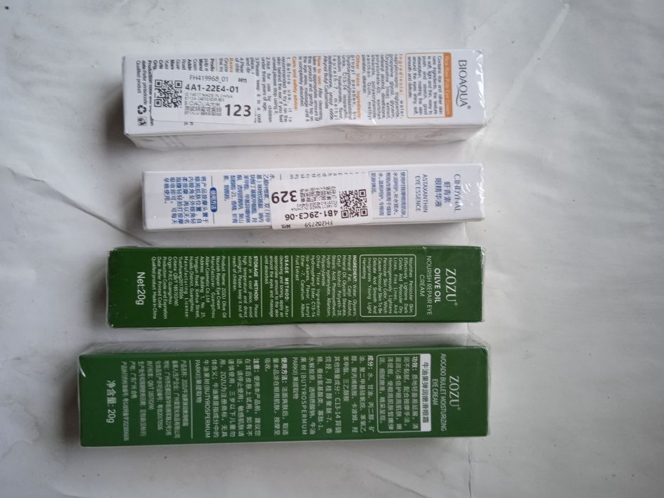 Крем для шкіри навколо очей