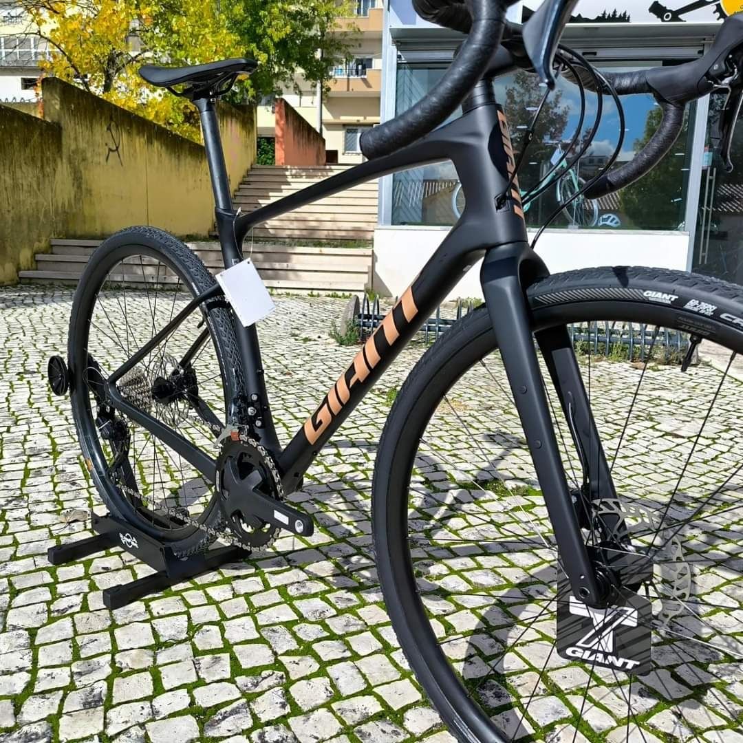 Bicicleta de gravel Giant Revolt Advanced 3