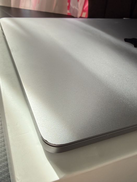 Продам MacBook Pro 2019