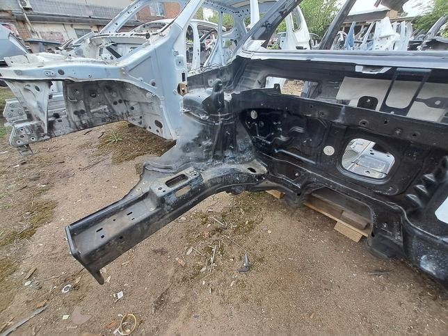Стойка кузовная центральная правая AUDI Q3 F3 83A809840