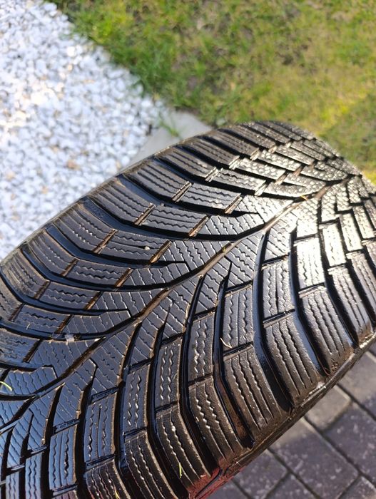 Opony zimowe Continental 225/45/17 2szt. + zapas. DOT 43/2023