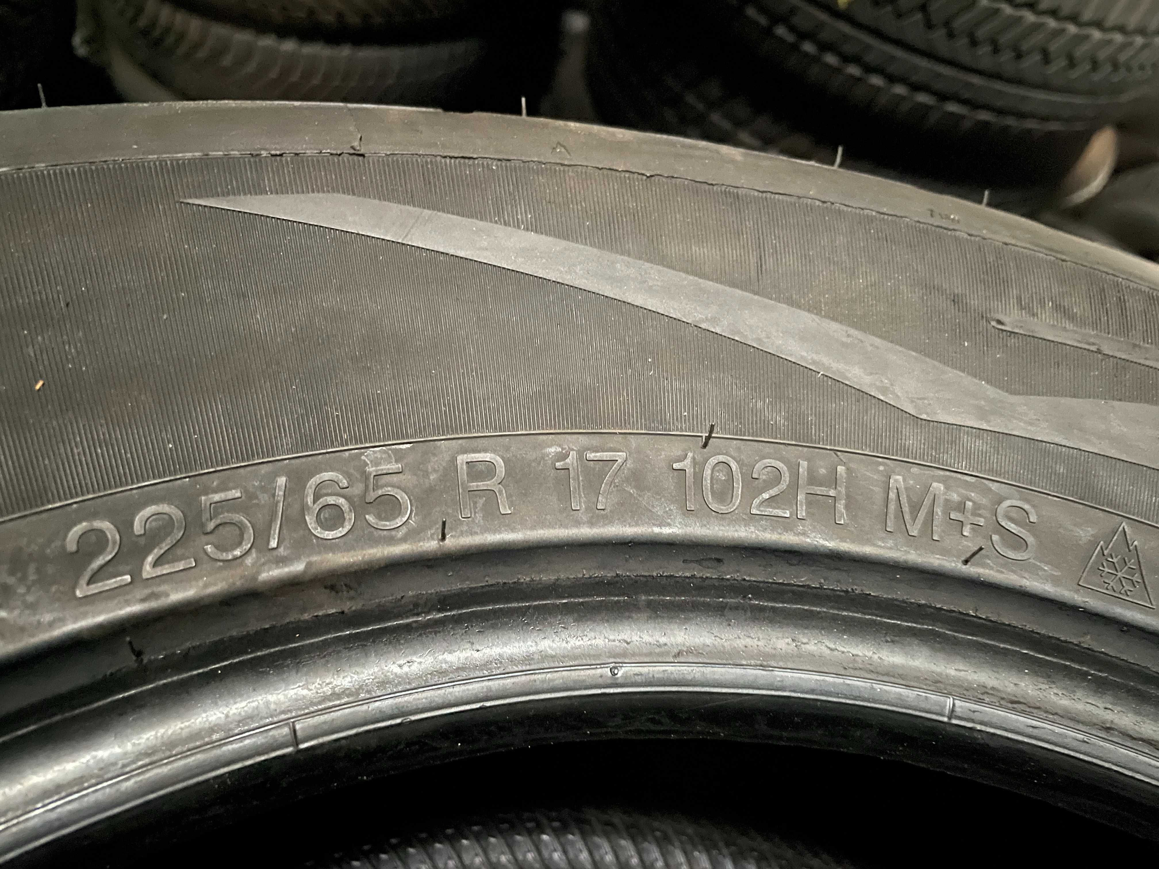 Komplet opon Vredestein 225/65R17