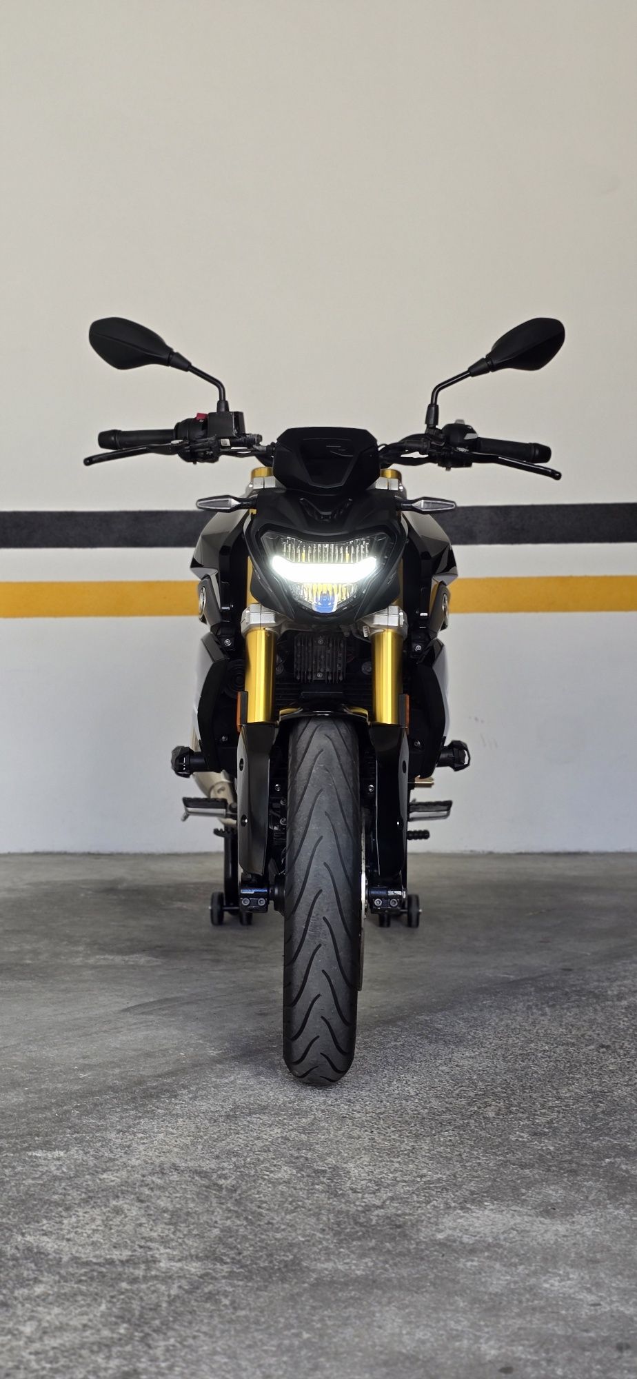 BMW G310 R - rebaixada
